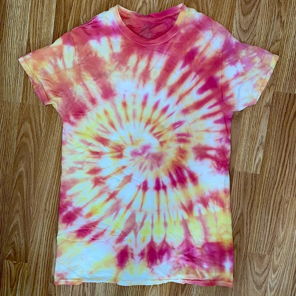 Pink/yellow tie-dye t-shirt